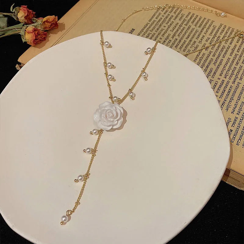 2023 New Fashion Trend Unique Design Elegant Delicate Sweet Pearl Camellia Necklace For Women Jewelry Wedding Party Premium Gift