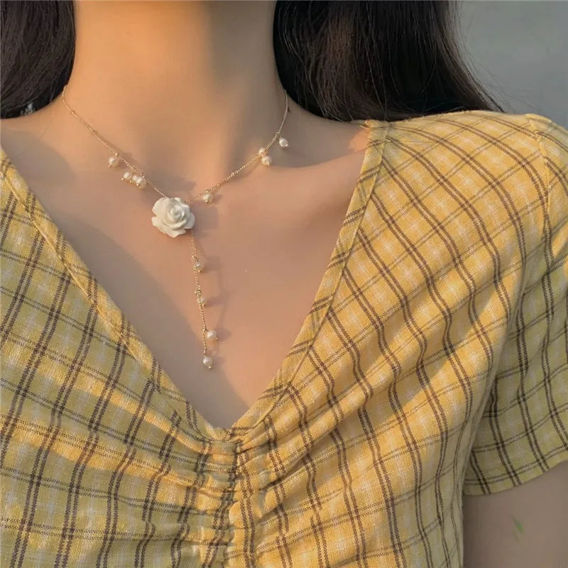 2023 New Fashion Trend Unique Design Elegant Delicate Sweet Pearl Camellia Necklace For Women Jewelry Wedding Party Premium Gift